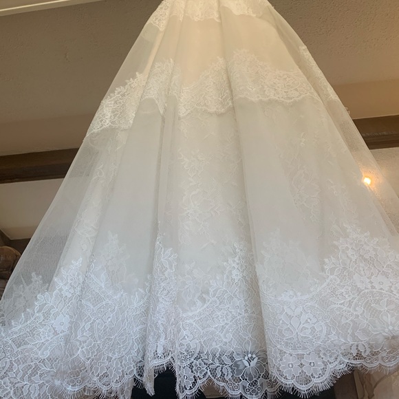 Lace ivory wedding dress - Picture 7 of 14